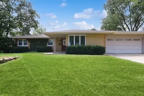 1801 Pearl Dr, West Des Moines, IA 50265