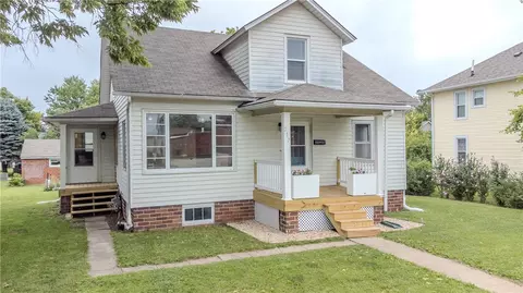 217 E Jefferson St, Winterset, IA 50273