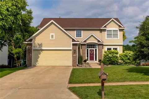 756 76th St, West Des Moines, IA 50266
