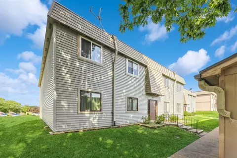 4833 Woodland Ave #4, West Des Moines, IA 50266