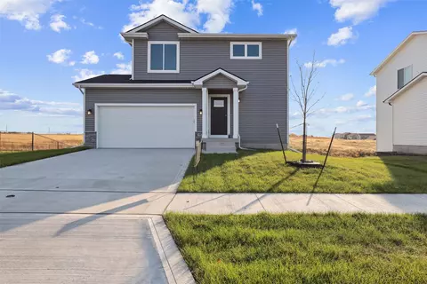 612 N 17th St, Indianola, IA 50125