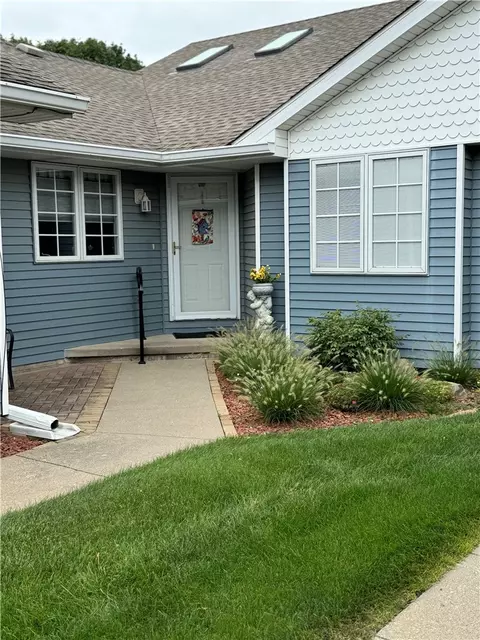 335 Laurel St, Waukee, IA 50263