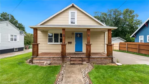 525 12th St, West Des Moines, IA 50265