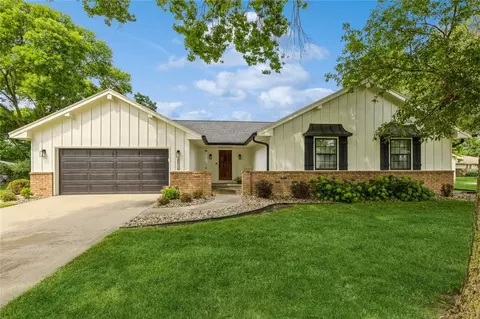 4516 74th St, Urbandale, IA 50322
