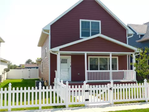 11 Garden Cottage Lane Ln, Grinnell, IA 50112