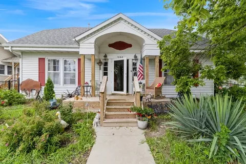 736 S 3rd Ave E, Newton, IA 50208