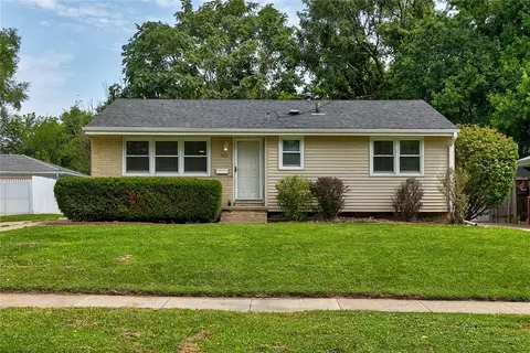 2813 Meadow Ln, West Des Moines, IA 50265