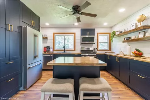 1677 Upland Trl, Prole, IA 50229