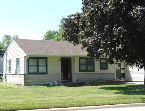 1309 S 8th Ave E, Newton, IA 50208