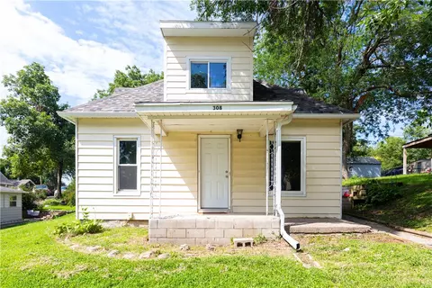308 E Broadway St, Colfax, IA 50054