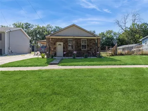 1314 E 27th St, Des Moines, IA 50317