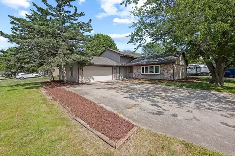 333 NW Stratford Ln, Ankeny, IA 50023