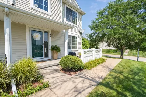 1400 S 52nd St #55, West Des Moines, IA 50265