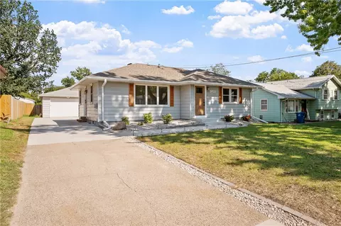 3923 E 26th St, Des Moines, IA 50317