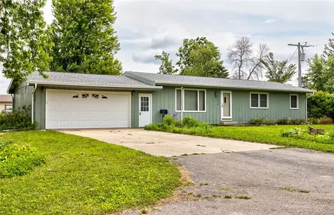 375 N 7th St, Mccallsburg, IA 50154