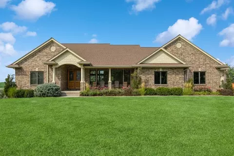 11719 NW Oaktree Dr, Grimes, IA 50111