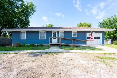 309 E Church St, Panora, IA 50216