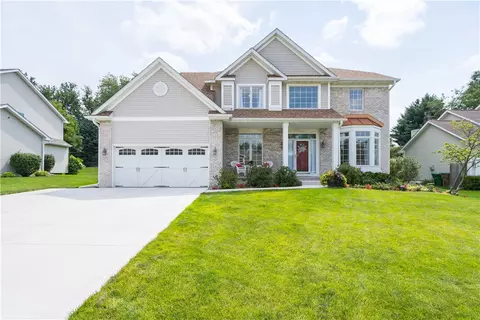 8416 Barnham Dr, Johnston, IA 50131