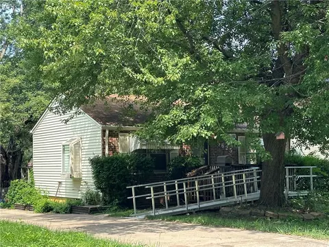 5625 New York Ave, Des Moines, IA 50310