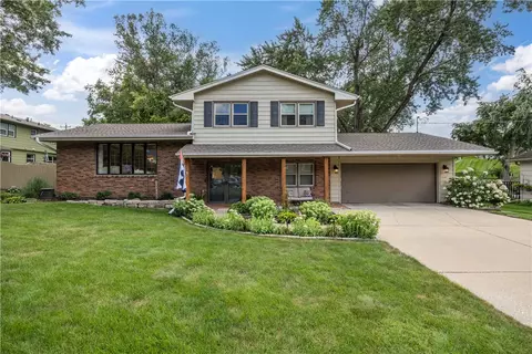 3108 Summit Vista Dr, Des Moines, IA 50321