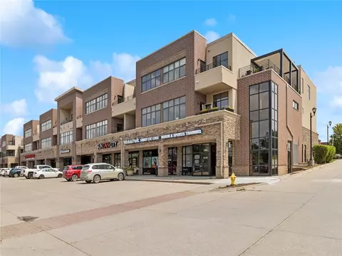 640 S 50th St #2210, West Des Moines, IA 50265