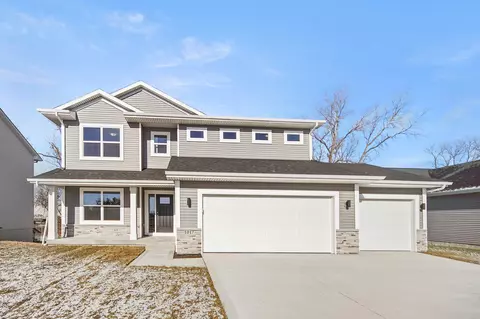 1017 2nd St NE, Altoona, IA 50009