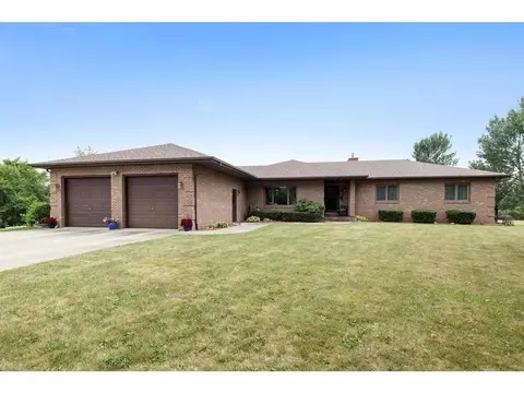 17250 Meredith Dr, Clive, IA 50325