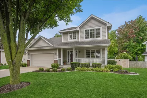 15488 Ridgeview Dr, Clive, IA 50325