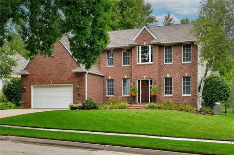 8127 Hadfield Cir, Johnston, IA 50131