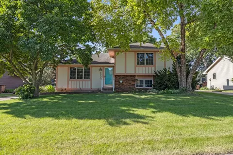 2300 Trails End End SW, Altoona, IA 50009