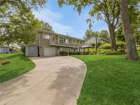1102 Parkview Dr, Knoxville, IA 50138