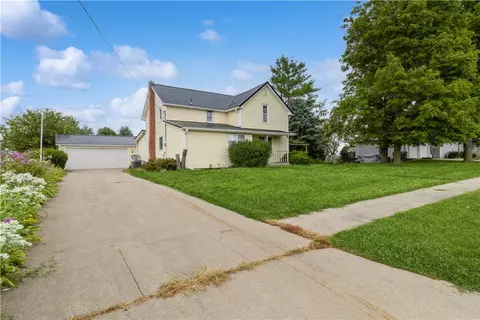 220 W Station St, Baxter, IA 50028