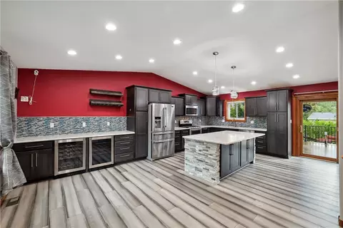 4210 87th St, Urbandale, IA 50322