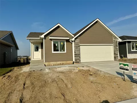 614 NE Meadow Landing Dr, Ankeny, IA 50021