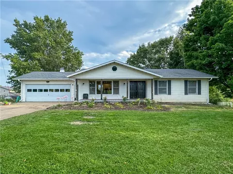 2001 Fifield Rd, Pella, IA 50219