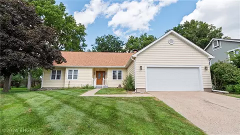 409 7th St NW, Altoona, IA 50009