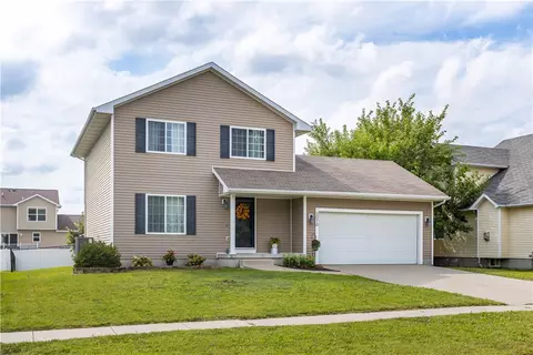 2070 SE Florence Dr, Waukee, IA 50263