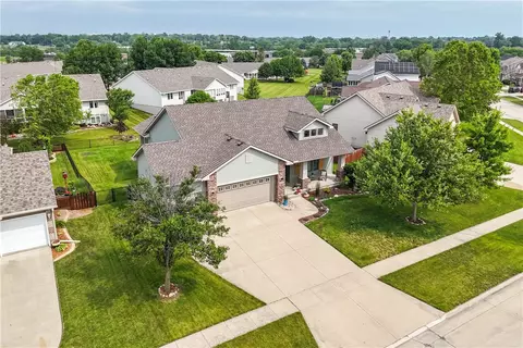 1218 Rosewood Dr, Altoona, IA 50009