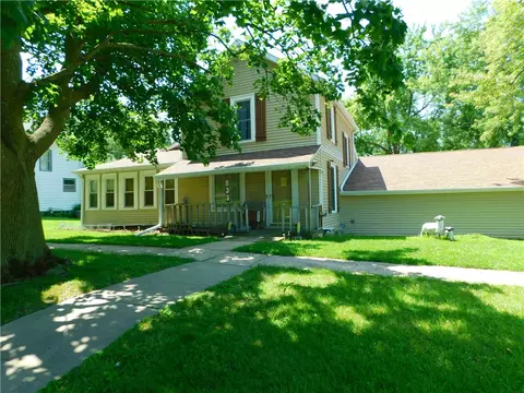 833 Prince St, Grinnell, IA 50112