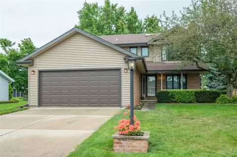 2403 N 6th Ave E, Newton, IA 50208