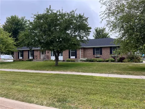 1527 W Court Ave, Winterset, IA 50273