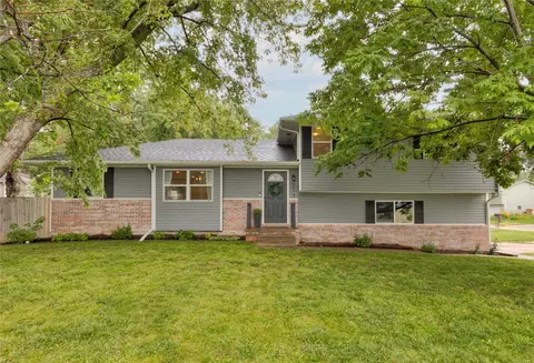 8517 Ridgemont Dr, Urbandale, IA 50322