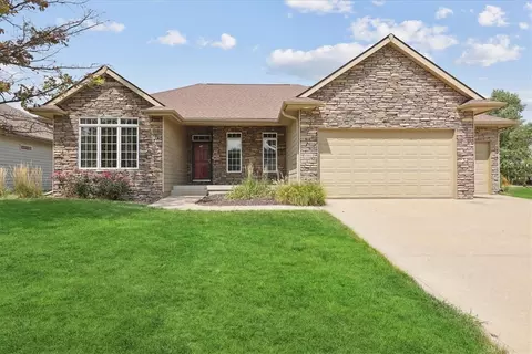 15811 Ridgemont Dr, Urbandale, IA 50323