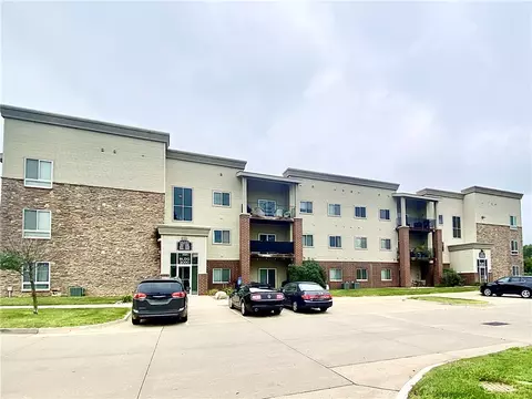 6350 Coachlight Dr #3202, West Des Moines, IA 50266