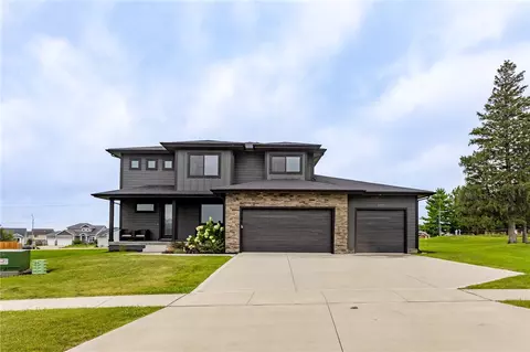 2707 NE Brentwood Cir, Grimes, IA 50111