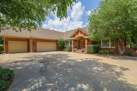 4101 Quail Park Dr, West Des Moines, IA 50265
