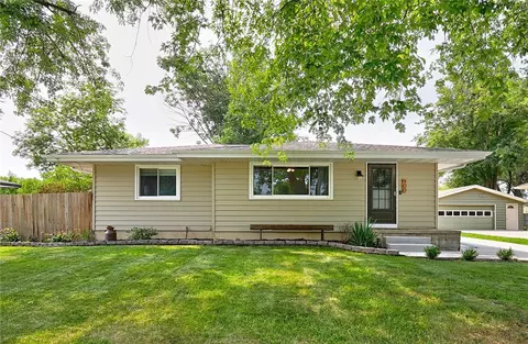 900 3rd St, Waukee, IA 50263