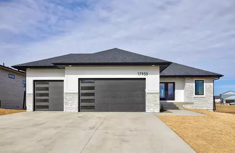 17953 Tanglewood Dr, Clive, IA 50325