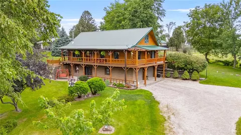 1267 Illinois Dr, Knoxville, IA 50138