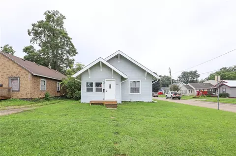 2401 Elizabeth Ave, Des Moines, IA 50317